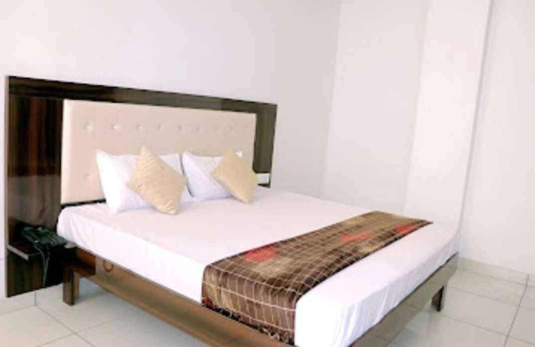 Oyo Palace Hotel Rohtak Εξωτερικό φωτογραφία