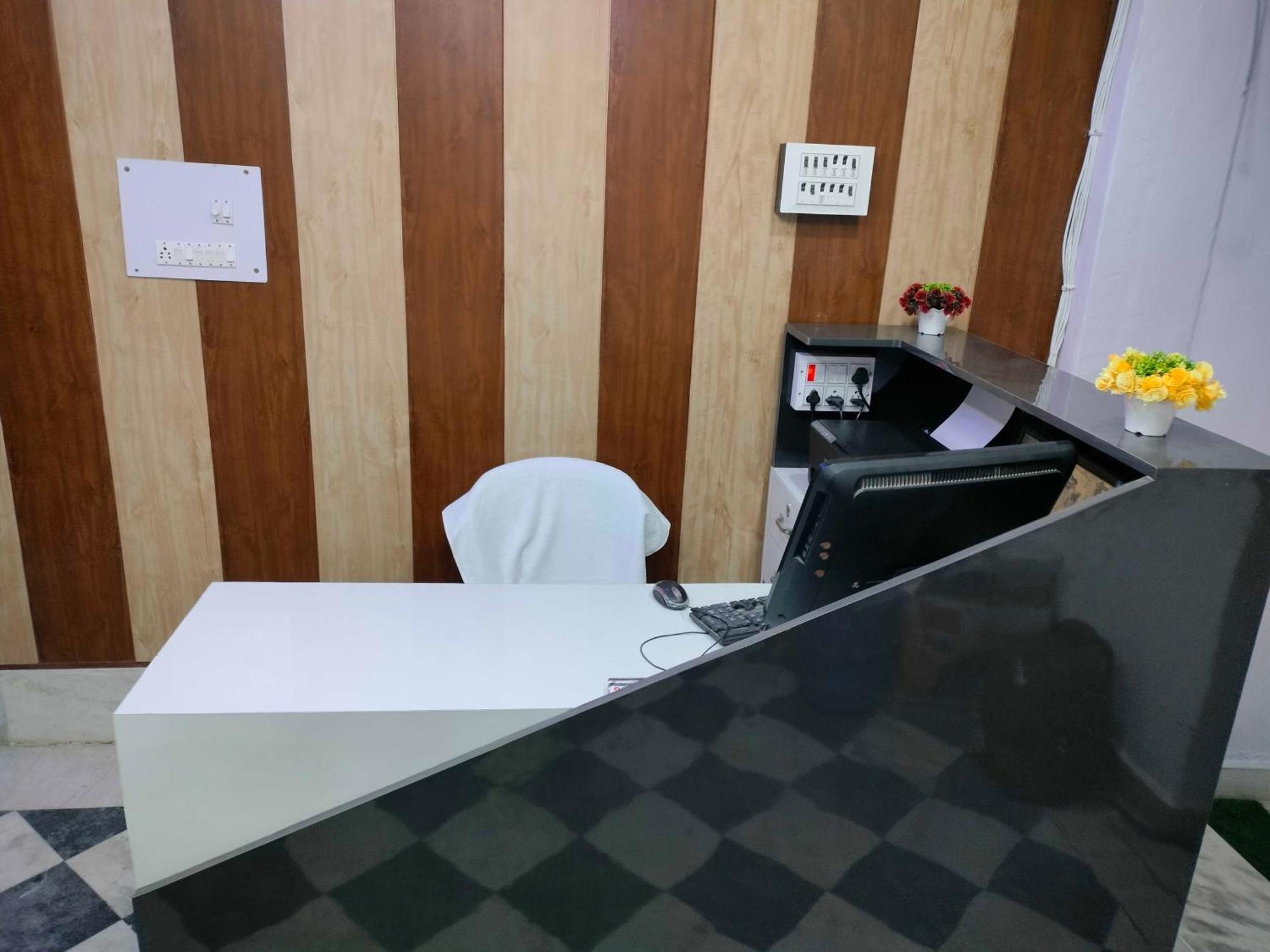 Oyo Palace Hotel Rohtak Εξωτερικό φωτογραφία